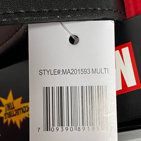 NIB Men’s Marvel Black & White Trifold Wallet - Picture 10 of 10